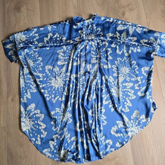 Free People Intimately Crepe Shirt Top Women's Small Blue 100%‎ Polyester Floral - Picture 6 of 6